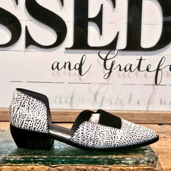 United Nude Vita Lo 'Mono' Black White d'Orsay Pointed Toe Flat Wmn US 5| EU 35 - Picture 1 of 12